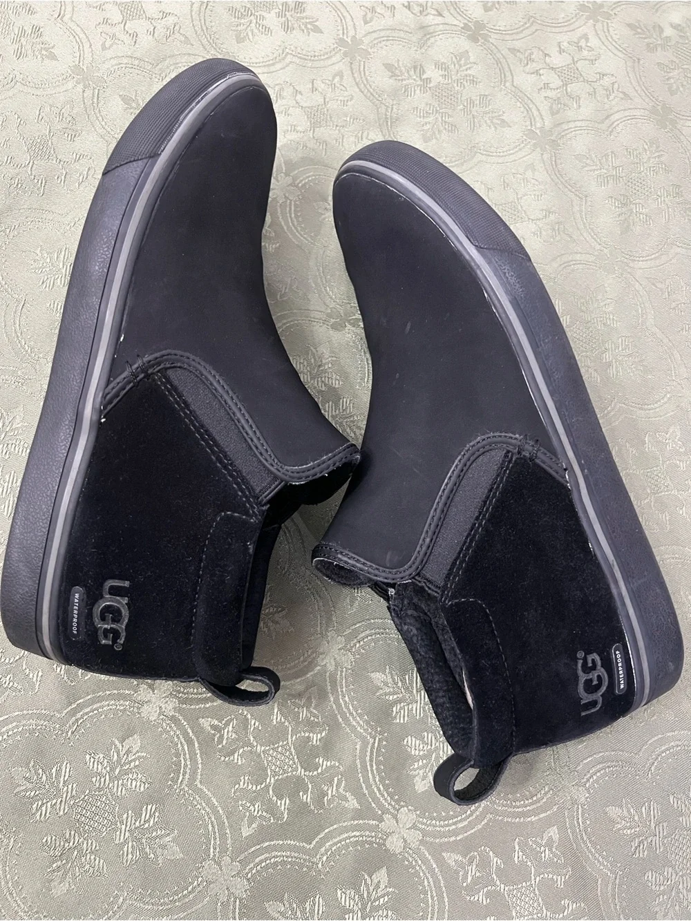 UGG Kemp man’s Black Slip-On with Suede Panels size 10